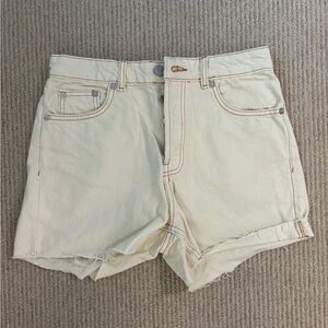 zara off white shorts